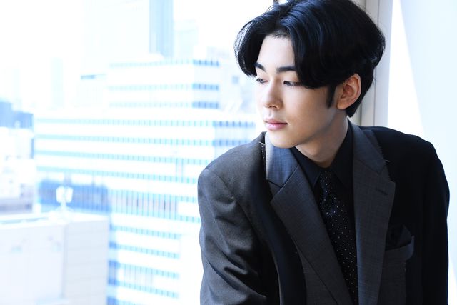 市川染五郎の美しい横顔！映画『サイダーのように言葉が湧き上がる』インタビューカット：フォトギャラリー