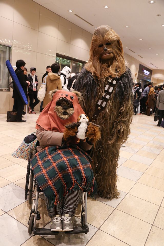 聖地・日劇で盛り上がるSWファンたち！祭りだよ（2枚目）