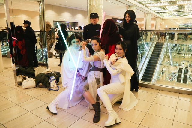 聖地・日劇で盛り上がるSWファンたち！祭りだよ（3枚目）