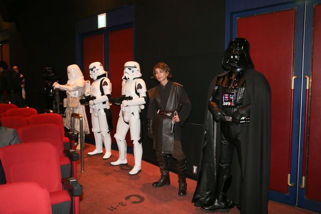 聖地・日劇で盛り上がるSWファンたち！祭りだよ（17枚目）