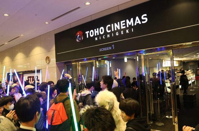 聖地・日劇で盛り上がるSWファンたち！祭りだよ（26枚目）