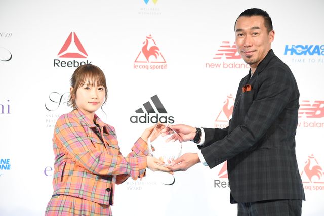 佐野勇斗の弾ける笑顔！「スニーカーベストドレッサー賞2019」授賞式：フォトギャラリー