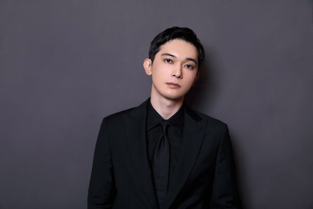 この世ならざる美…吉沢亮撮りおろし＜8枚＞（4枚目）