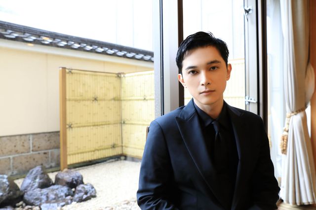 この世ならざる美…吉沢亮撮りおろし＜8枚＞（6枚目）