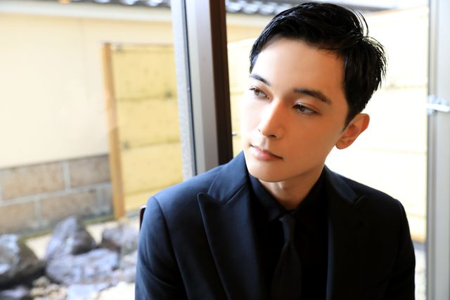 この世ならざる美…吉沢亮撮りおろし＜8枚＞（8枚目）