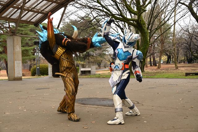 新たなマルガムを引き連れるアトロポス…！「仮面ライダーガッチャード」第31話場面カット（4枚目）