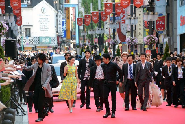 綾野剛、沢尻エリカらが歌舞伎町でファンサービス！『新宿スワン』ジャパンプレミア＆完成披露試写会フォトギャラリー：フォトギャラリー