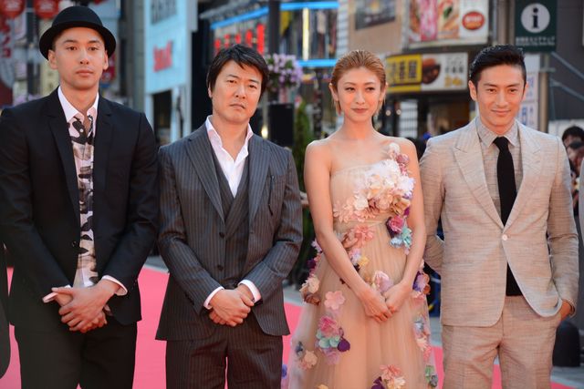 綾野剛、沢尻エリカらが歌舞伎町でファンサービス！『新宿スワン』ジャパンプレミア＆完成披露試写会フォトギャラリー（13枚目）