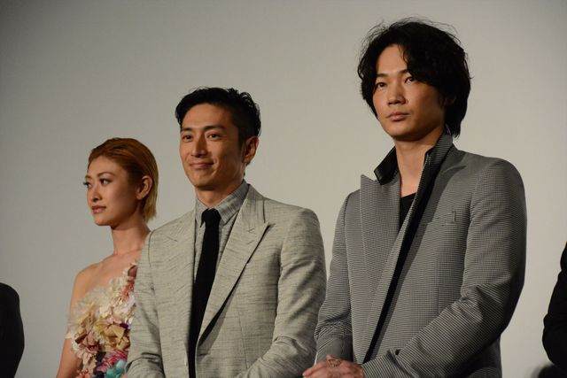 綾野剛、沢尻エリカらが歌舞伎町でファンサービス！『新宿スワン』ジャパンプレミア＆完成披露試写会フォトギャラリー（21枚目）