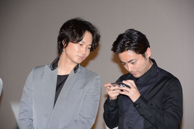 綾野剛、沢尻エリカらが歌舞伎町でファンサービス！『新宿スワン』ジャパンプレミア＆完成披露試写会フォトギャラリー（24枚目）