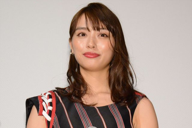 内田理央「ピンチ、ピンチ、ズキューン！」出演作を可愛くアピール！フォトギャラリー（3枚目）