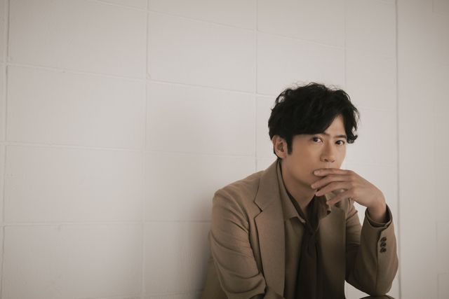 独特の雰囲気…稲垣吾郎インタビュー撮りおろしカット＜21枚＞（18枚目）