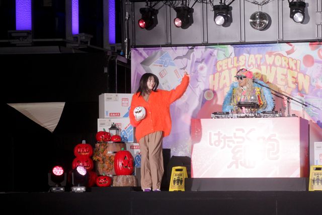永野芽郁＆佐藤健、おそろいコーデでノリノリ！『はたらく細胞』ハロウィンパーティイベント（4枚目）