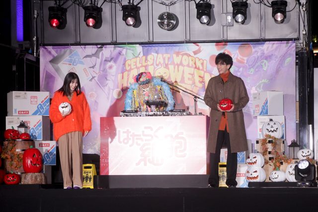 永野芽郁＆佐藤健、おそろいコーデでノリノリ！『はたらく細胞』ハロウィンパーティイベント（5枚目）