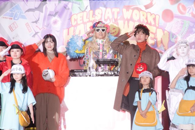 永野芽郁＆佐藤健、おそろいコーデでノリノリ！『はたらく細胞』ハロウィンパーティイベント（11枚目）