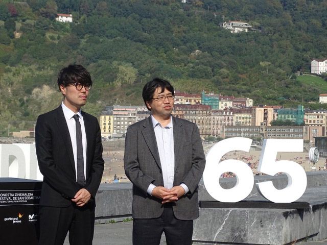 第65回サンセバスチャン国際映画祭にて、武内宣之監督（右）と川村元気プロデューサー