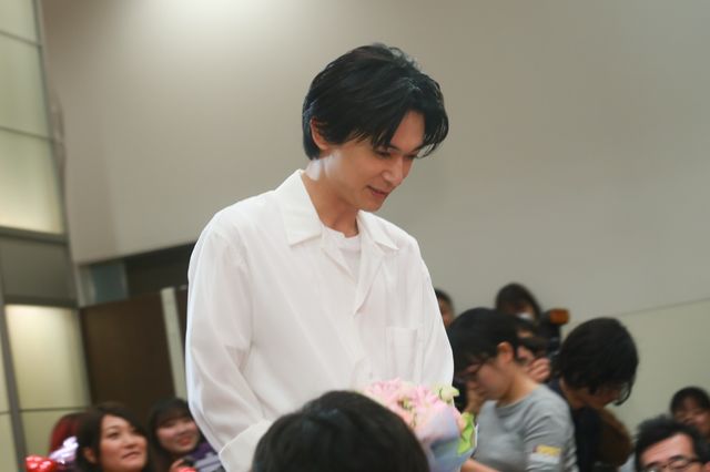 吉沢亮＆新木優子、子どものころのキュートな写真を披露！映画『あのコの、トリコ。』日本中のハートを“トリコ”イベント（4枚目）