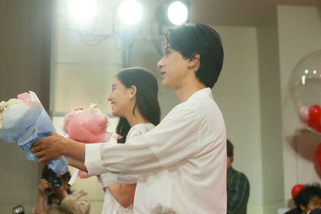 吉沢亮＆新木優子、子どものころのキュートな写真を披露！映画『あのコの、トリコ。』日本中のハートを“トリコ”イベント（5枚目）