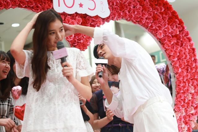 吉沢亮＆新木優子、子どものころのキュートな写真を披露！映画『あのコの、トリコ。』日本中のハートを“トリコ”イベント（14枚目）