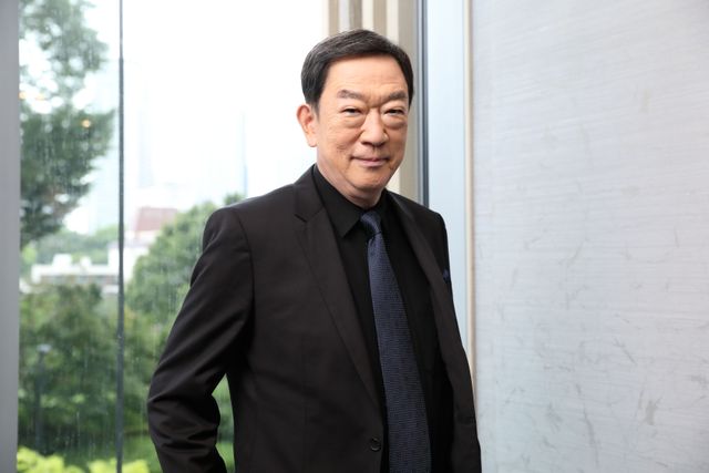 瀬戸康史×坂東彌十郎×宮澤エマ『スオミの話をしよう』3ショット＆ソロ撮りおろし＜10枚＞（8枚目）