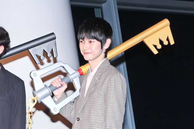 本郷奏多＆入野自由、キーブレードを手に！「光と闇の塔 TOKYO SKYTREE (R)」取材会（5枚目）