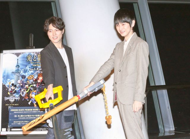本郷奏多＆入野自由、キーブレードを手に！「光と闇の塔 TOKYO SKYTREE (R)」取材会（7枚目）