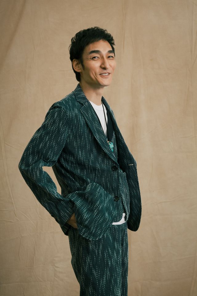 草なぎ剛のやさしい笑顔がいっぱい！映画『サバカン SABAKAN』インタビューカット（4枚目）