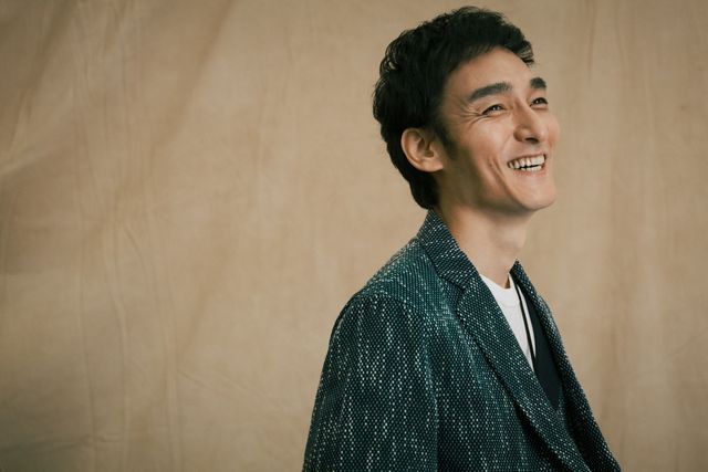 草なぎ剛のやさしい笑顔がいっぱい！映画『サバカン SABAKAN』インタビューカット（6枚目）