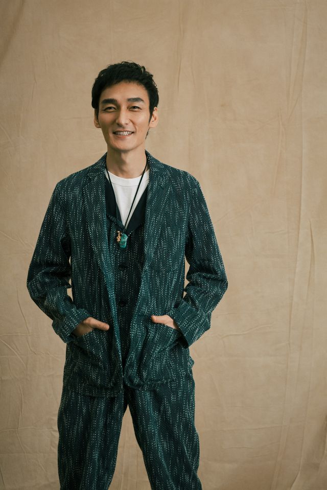 草なぎ剛のやさしい笑顔がいっぱい！映画『サバカン SABAKAN』インタビューカット（7枚目）