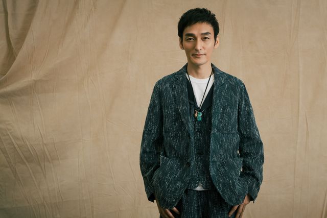 草なぎ剛のやさしい笑顔がいっぱい！映画『サバカン SABAKAN』インタビューカット（8枚目）