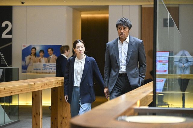 月城かなとがアナウンサー役！日曜劇場「キャスター」アナウンサー第2話場面写真【ネタバレあり】（6枚目）