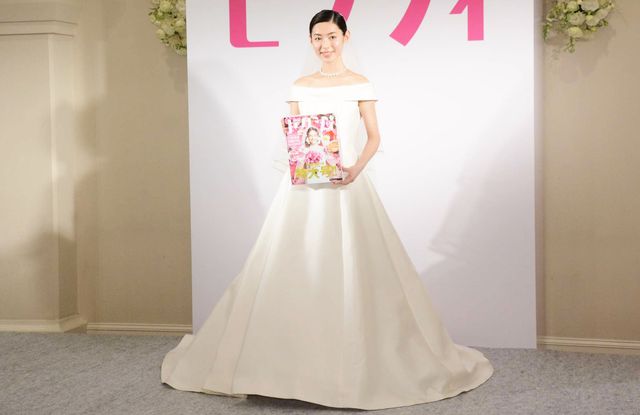 白石聖、美しいウエディングドレス姿で登壇！「ゼクシィ」新CM発表会：フォトギャラリー
