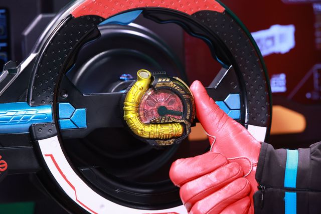 玄蕃＆ジェラミーが意気投合!?『爆上戦隊ブンブンジャーVSキングオージャー』場面写真（17枚目）