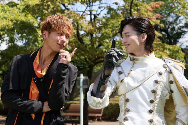玄蕃&ジェラミーが意気投合!?『爆上戦隊ブンブンジャーVSキングオージャー』場面写真