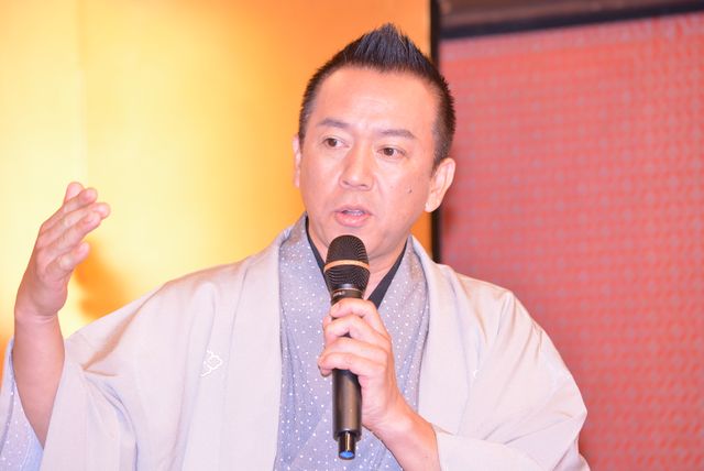 オレンジのスカートがキュート！前田敦子フォトギャラリー（5枚目）