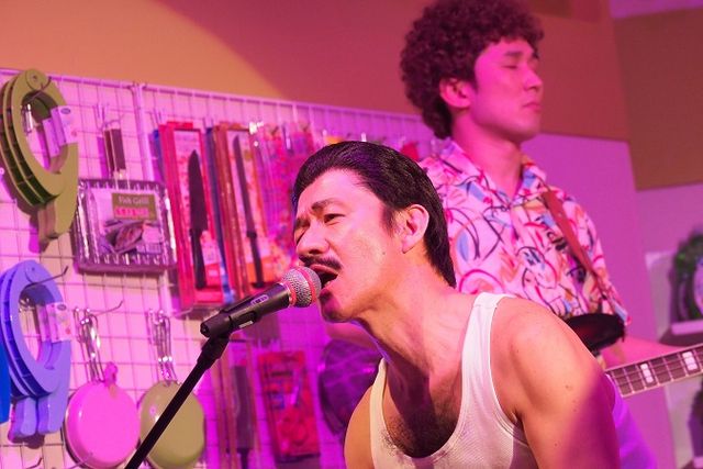 クイーンにふんした内村光良、田中直樹、ムロツヨシ、シソンヌじろう！（3枚目）