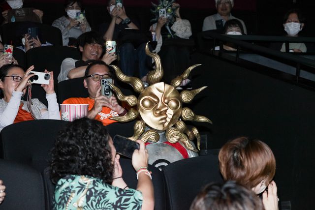 タローマンがファンサービス!重大発表が行われた『大長編 タローマン 万博大爆発』舞台挨拶:フォトギャラリー