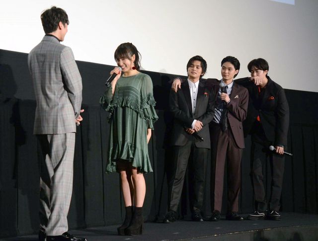 土屋太鳳、北村匠海ら仲良しキャスト陣！『春待つ僕ら』公開“Anniversary”舞台あいさつ（17枚目）