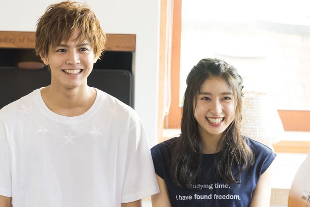 土屋太鳳＆片寄涼太、“兄妹”の仲良しショットも公開！映画『兄に愛されすぎて困ってます』：フォトギャラリー