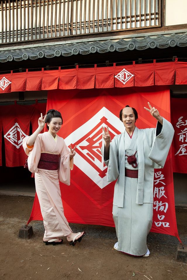 永野芽郁＆中川大志のオフショットも！「忍べ！右左エ門」（4枚目）