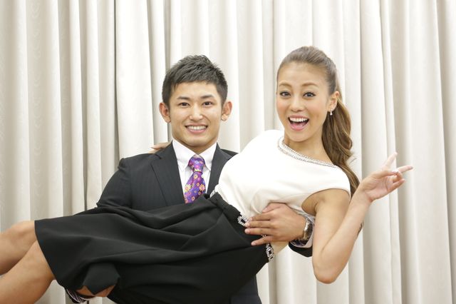 あびる優、才賀紀左衛門と結婚会見！フォトギャラリー（5枚目）