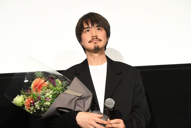 河合優実、押山監督に花束のプレゼント！『ルックバック』舞台あいさつ（3枚目）