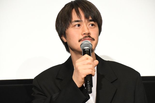 河合優実、押山監督に花束のプレゼント！『ルックバック』舞台あいさつ（12枚目）