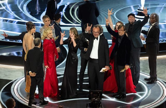 オスカー像を手に喜びいっぱいのスターたち：フォトギャラリー