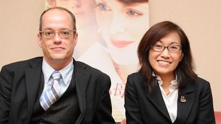 『美しすぎる母』香山リカ、トム・ケイリン監督 単独インタビュー