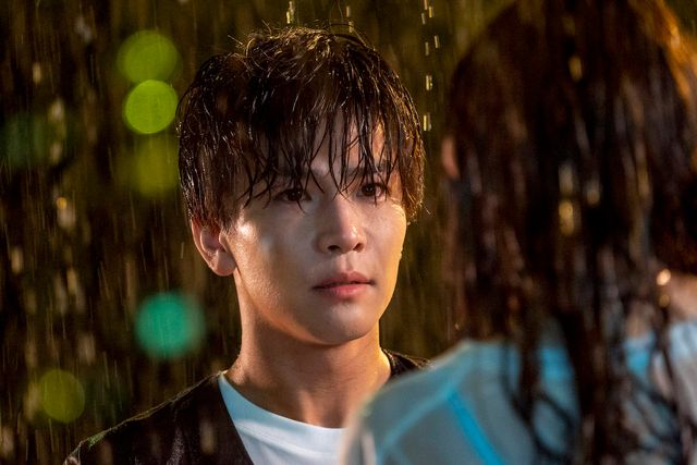 岩田剛典の美しすぎるキスシーン！「金魚妻」新場面写真（4枚目）