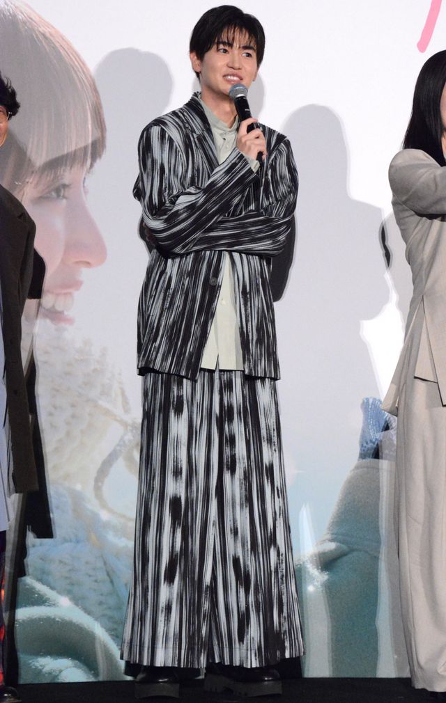 八木勇征、福本莉子にサプライズ成功！映画『隣のステラ』初日舞台あいさつ（13枚目）