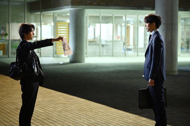 幻影の男の正体判明！「御上先生」第3話場面写真【ネタバレあり】：フォトギャラリー