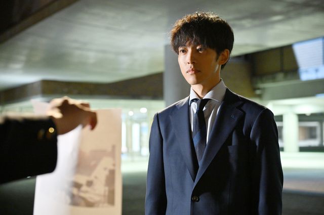 幻影の男の正体判明！「御上先生」第3話場面写真【ネタバレあり】（2枚目）