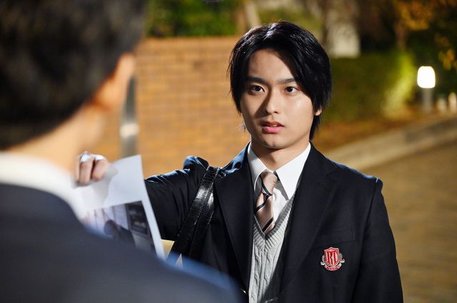 幻影の男の正体判明！「御上先生」第3話場面写真【ネタバレあり】（5枚目）